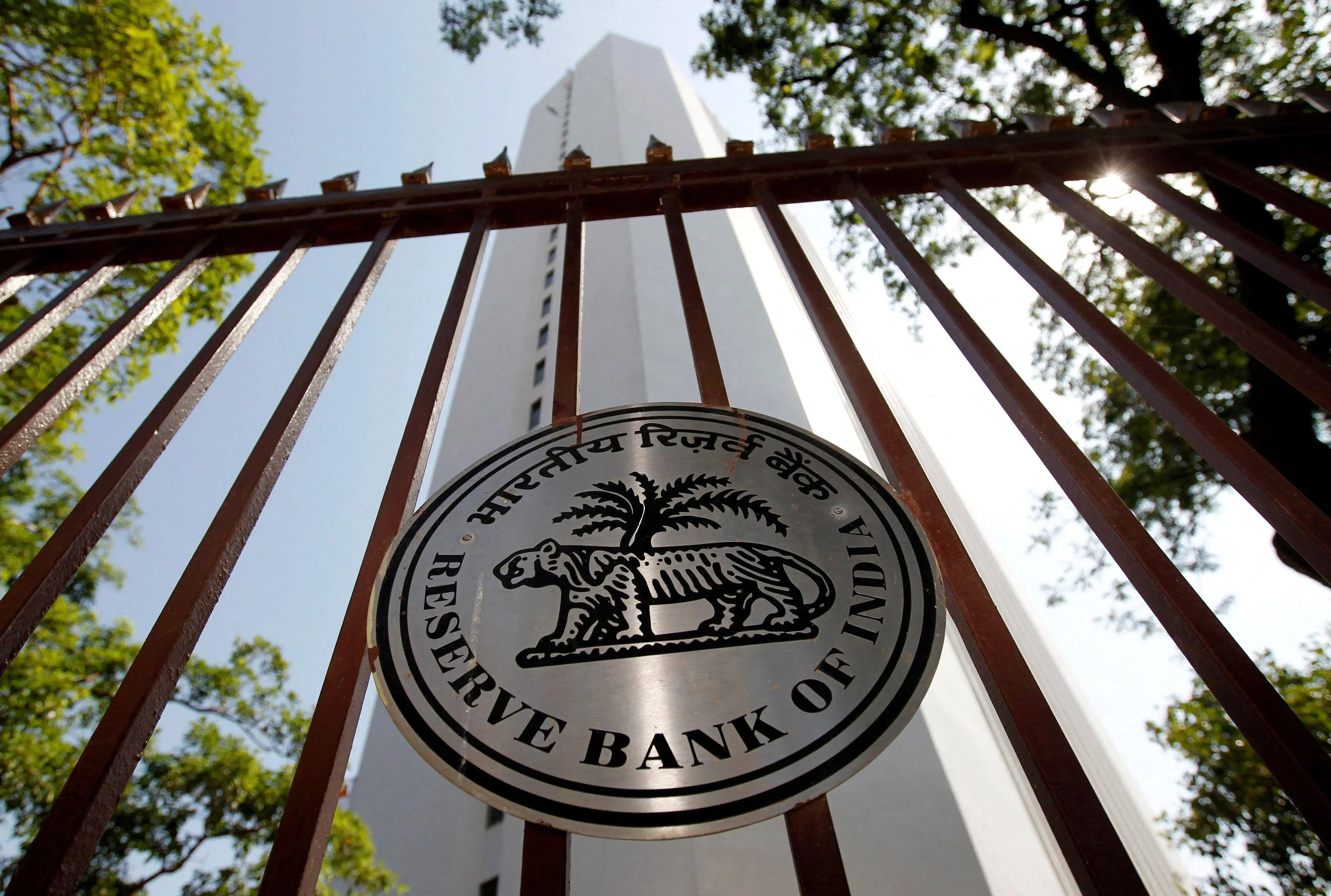 RBI Absorbs Rs 604 Bln in VRRR, Raises Rs 320 Bln in Bonds