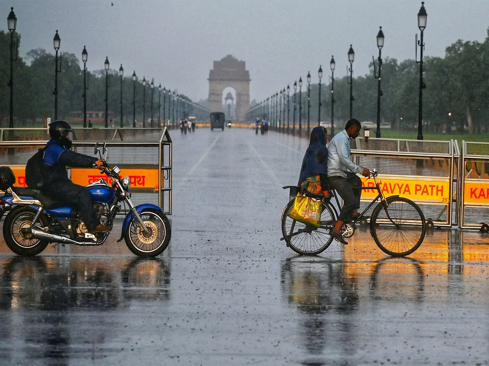 Beating the Humidity: Delhi Records Chilly Morning Drop as Rain Cleanses the Capital