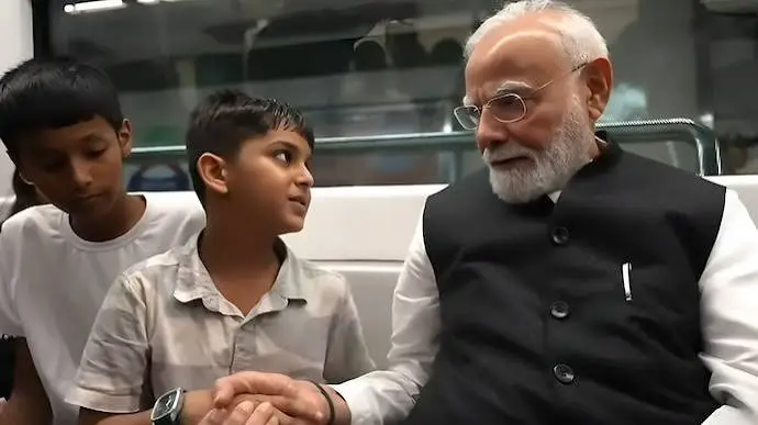 PM Modi Takes the Metro to SRCC-What Happened Inside the Train?
