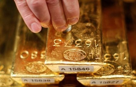Gold Rebounds as Dollar Softens, Trade Sentiment Wavers