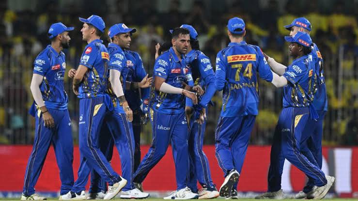 CSK at 70/3 After 10 Overs, MI Bowlers Keep it Tight