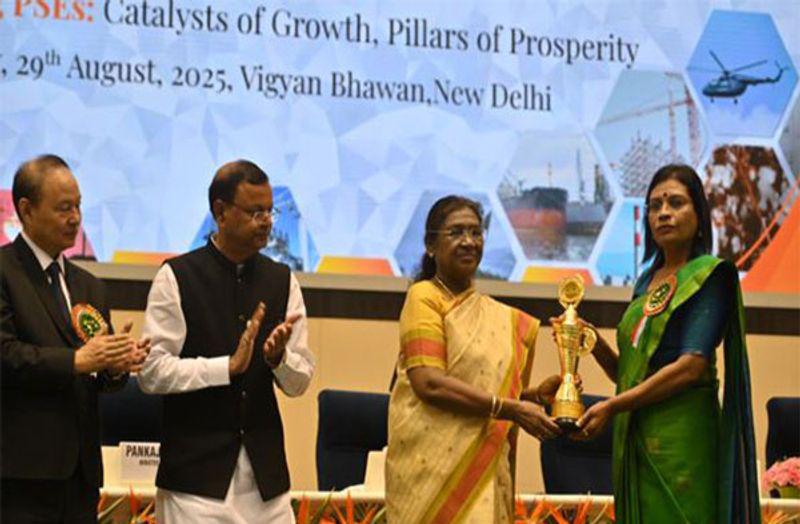 President Murmu Honours Former UBI CEO A Manimekhalai with SCOPE Eminence Award for Outstanding Women Leadership