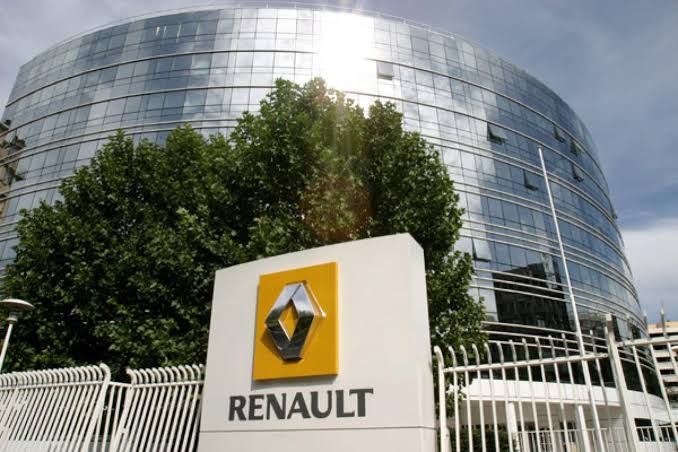 Renault Hits the Brakes: Shares Skid 17% After Grim Forecast and CEO Shake-Up