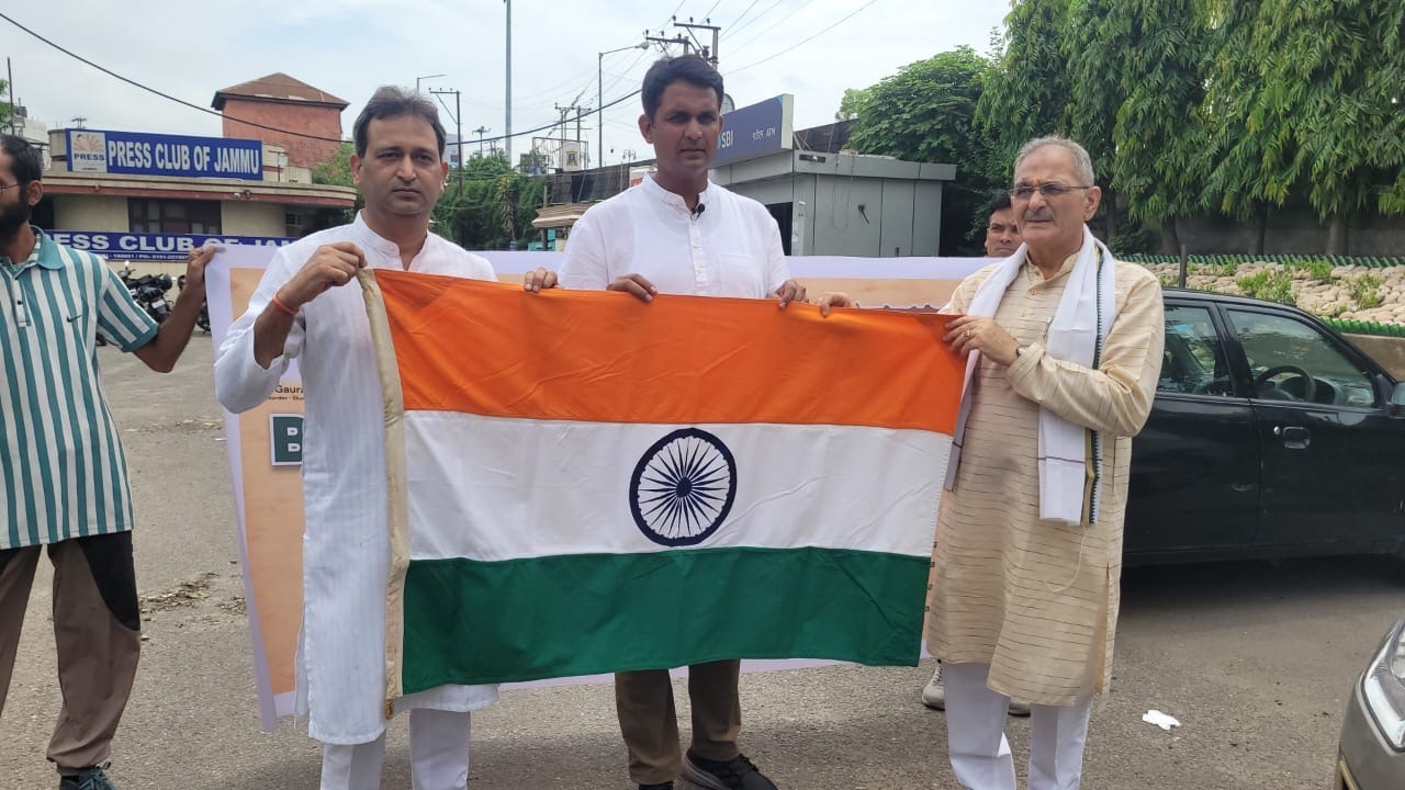 Soil Trekker: One Man’s 4,000 km March to Detox India’s Plate