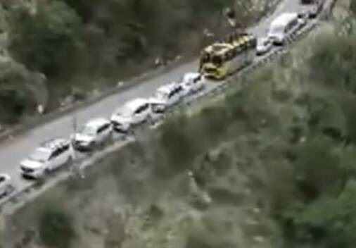 Tourist Rush Triggers Massive Gridlock on Mandi-Kullu Highway
