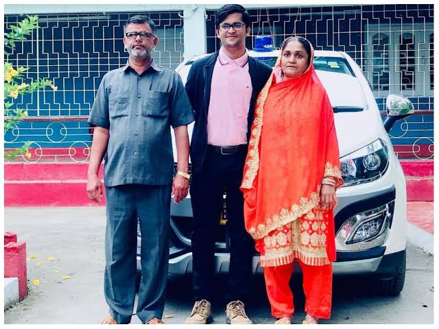 From Jalna’s Jam-Packed Streets to India’s Elite: Ansar Shaikh’s UPSC Victory Lap