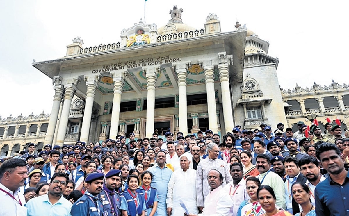 Bengaluru’s Vidhana Soudha Welcomes Over 100 Visitors in First Guided Heritage Walk
