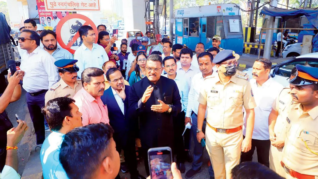 Pod-estrian Revolution— Thane Trials Sci-Fi Taxis to Unclog Roads!