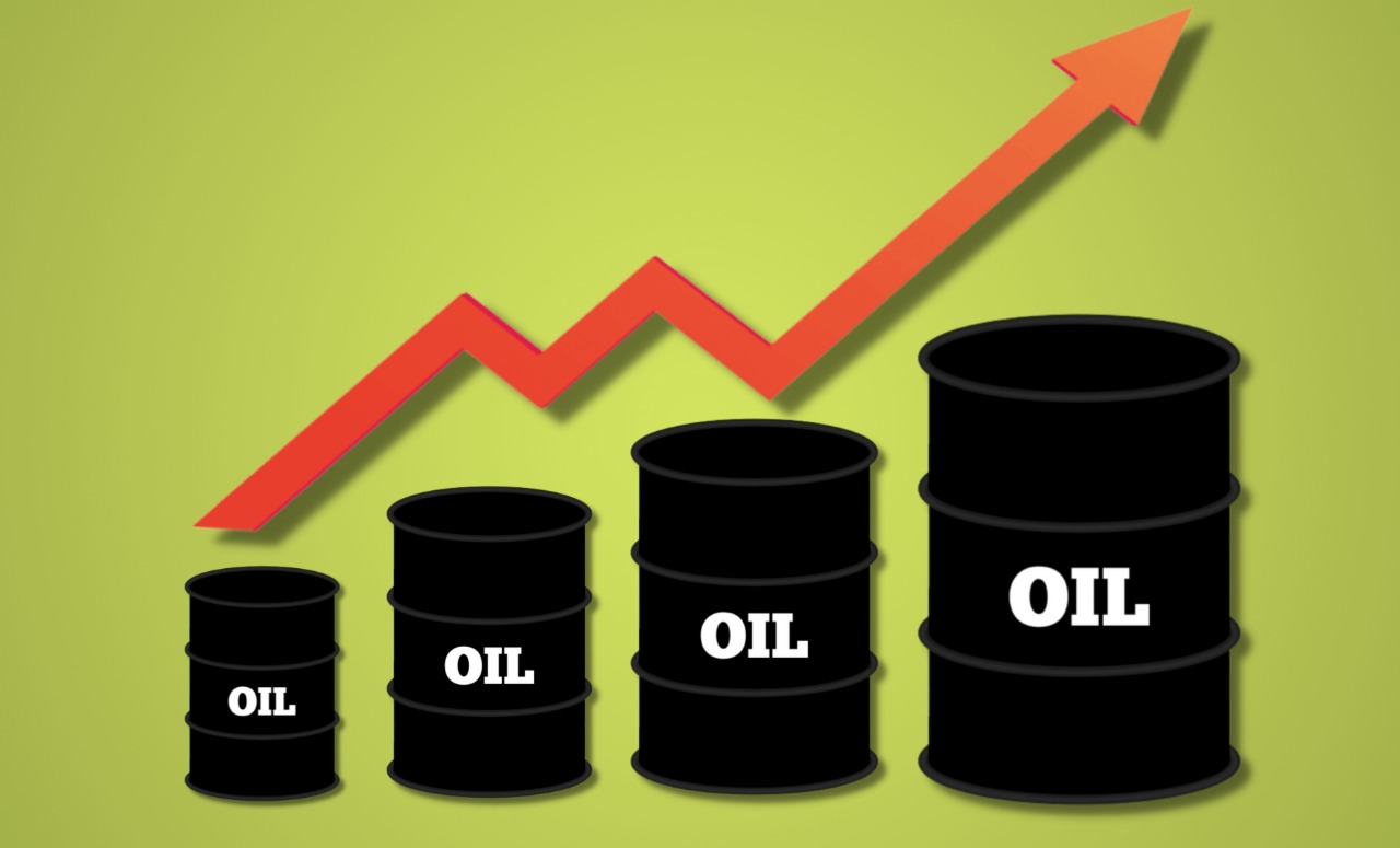 Crude Oil Futures Edge Higher on Firm Spot Demand