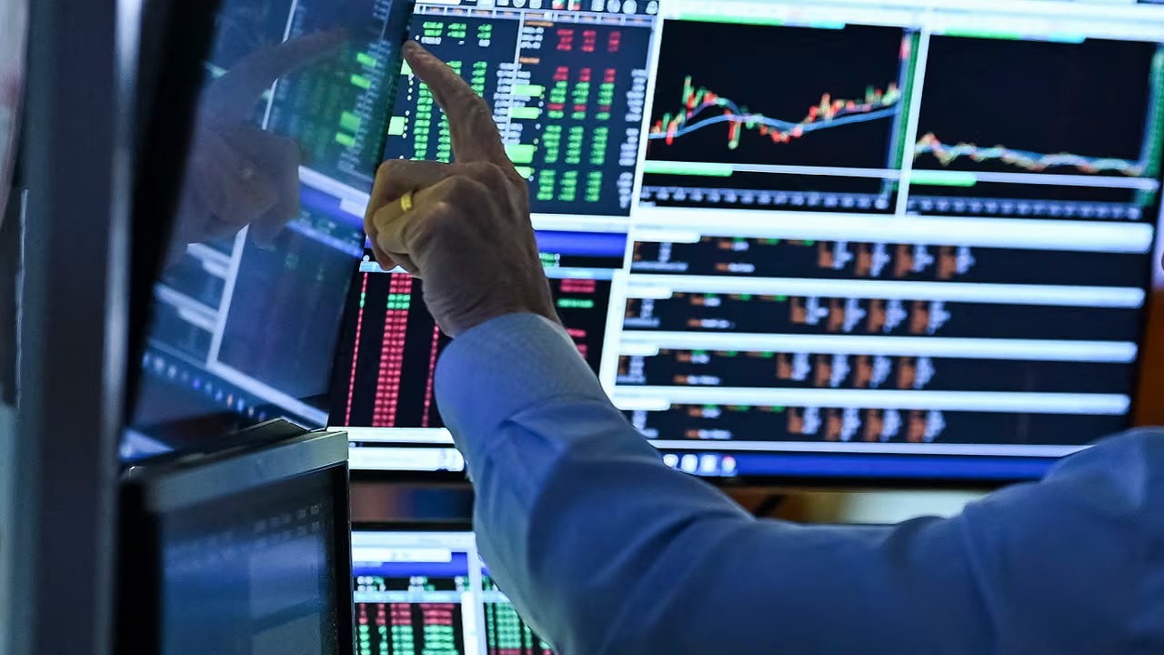 Foreign Investors Continue Equity Sell-Off; FMCG Sector Sees Largest Outflows in Early 2026