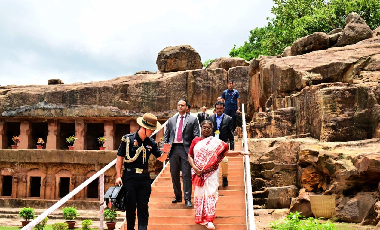 Salute to Suit: How Officers March Their Way to the President’s Inner Circle