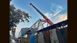 Massive Girder Mishap Halts Carnac Bridge Construction in Mumbai
