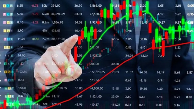 Two Stories, One Market: Nifty IT Surges as Financial Services Struggle