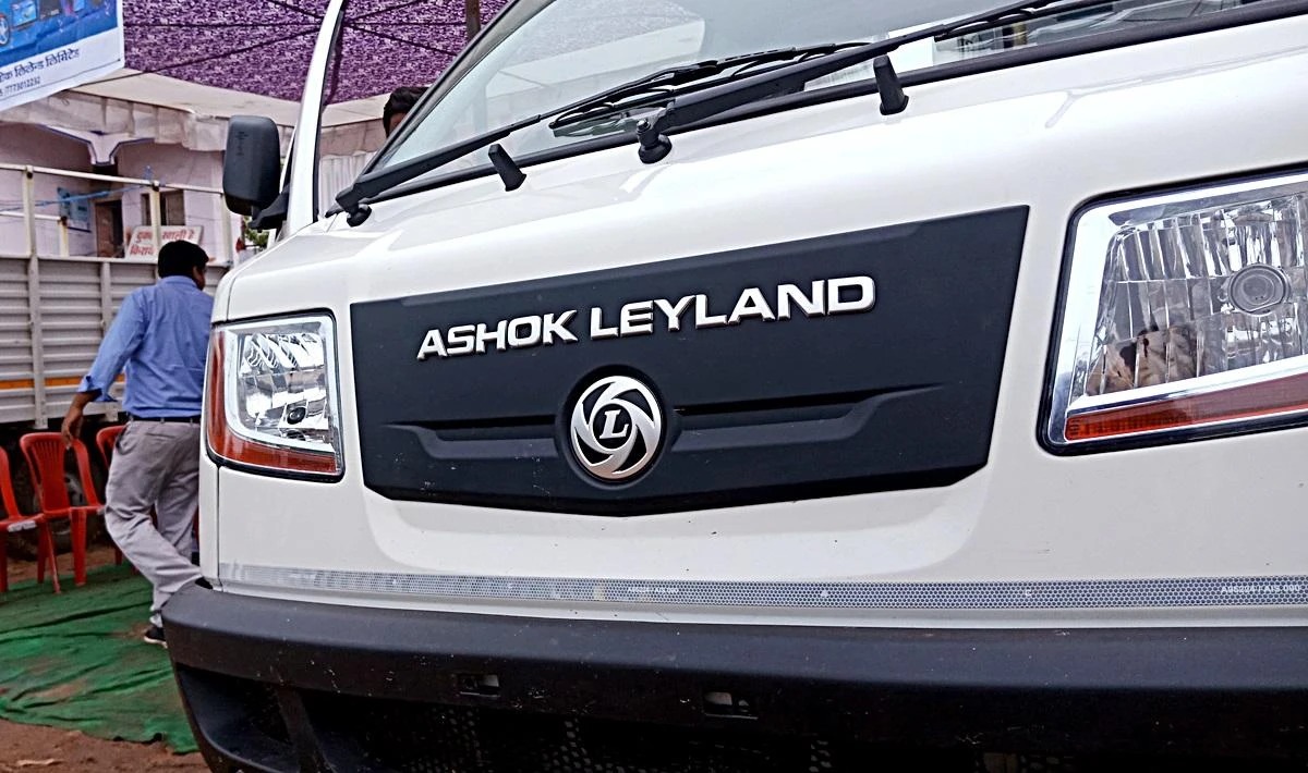 Ashok Leyland Beats Q2 Estimates, Declares ₹1 Dividend Amid Strong Profit Growth