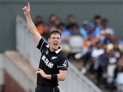 Hardik Pandya Falls as India Struggles Against New Zealand in Final Overs
