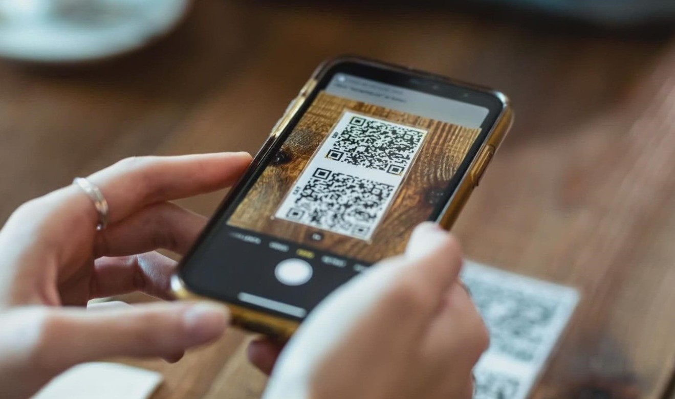 QR Code Heist: Scammers Replace Payment Codes Overnight in Khajuraho Shops