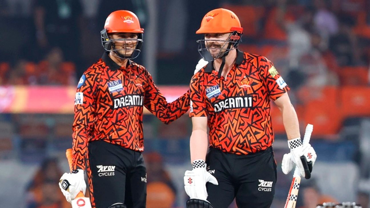Aggressive Start by SRH Openers Against MI in Ithe 33rd IPL Clash
