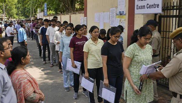 Government Reviews Zero-Percentile NEET-PG Rule Amid Quality Concerns