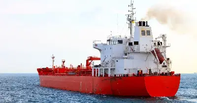 Missiles in the Red Sea: Houthis Claim Direct Attack on Saudi Oil Tanker
