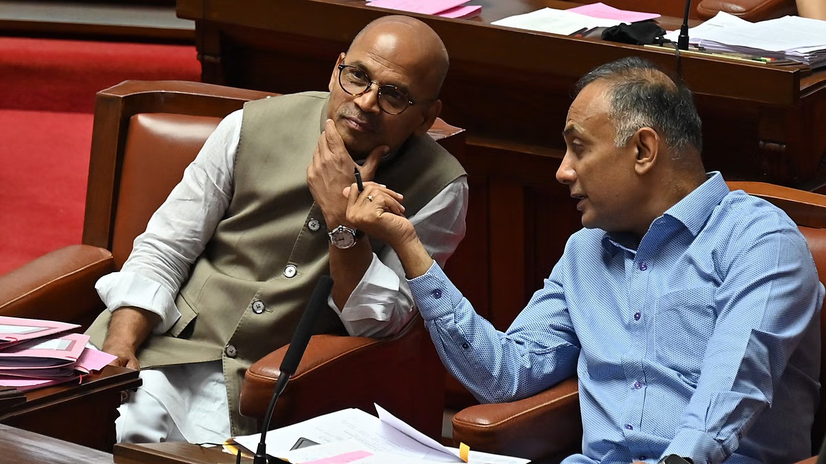 Duty Calls: Karnataka Doctors Told to Focus on Public Service, Not Private Gain