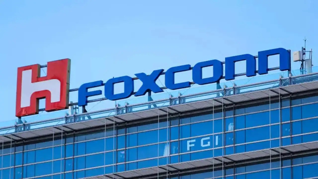 Apple Supplier Foxconn Puts ₹11,250 Crore Into India, Lessens Dependence on China