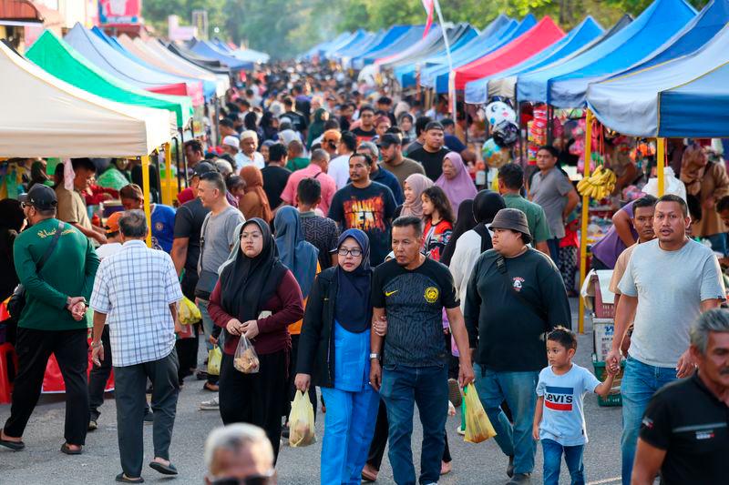 Uniting Hearts and Palates: The Spiritual Pulse of Ramadan Bazaars