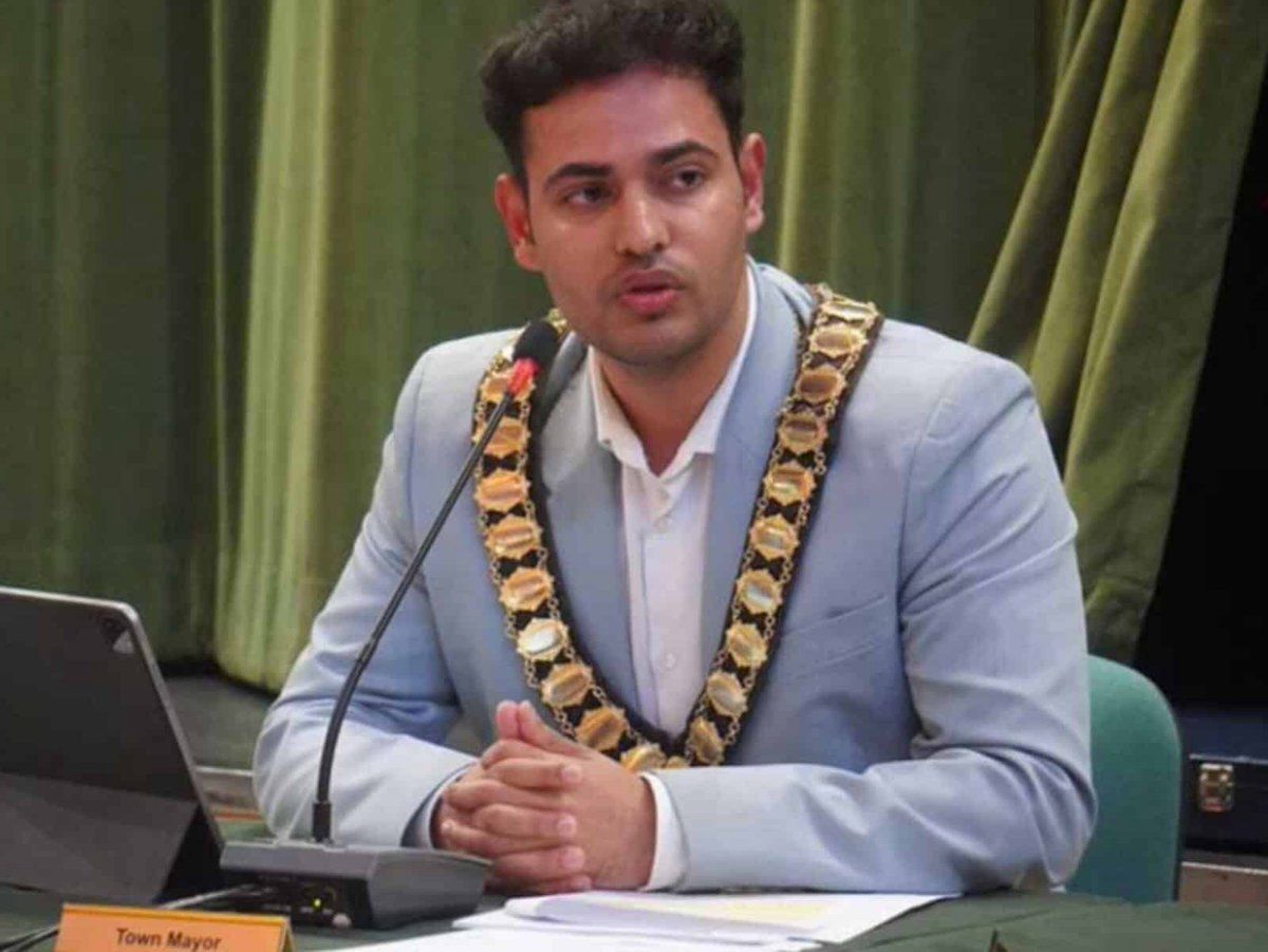History In A Town Hall 23 Year Old Tushar Kumar Becomes Uk’s Youngest Indian Origin Mayor