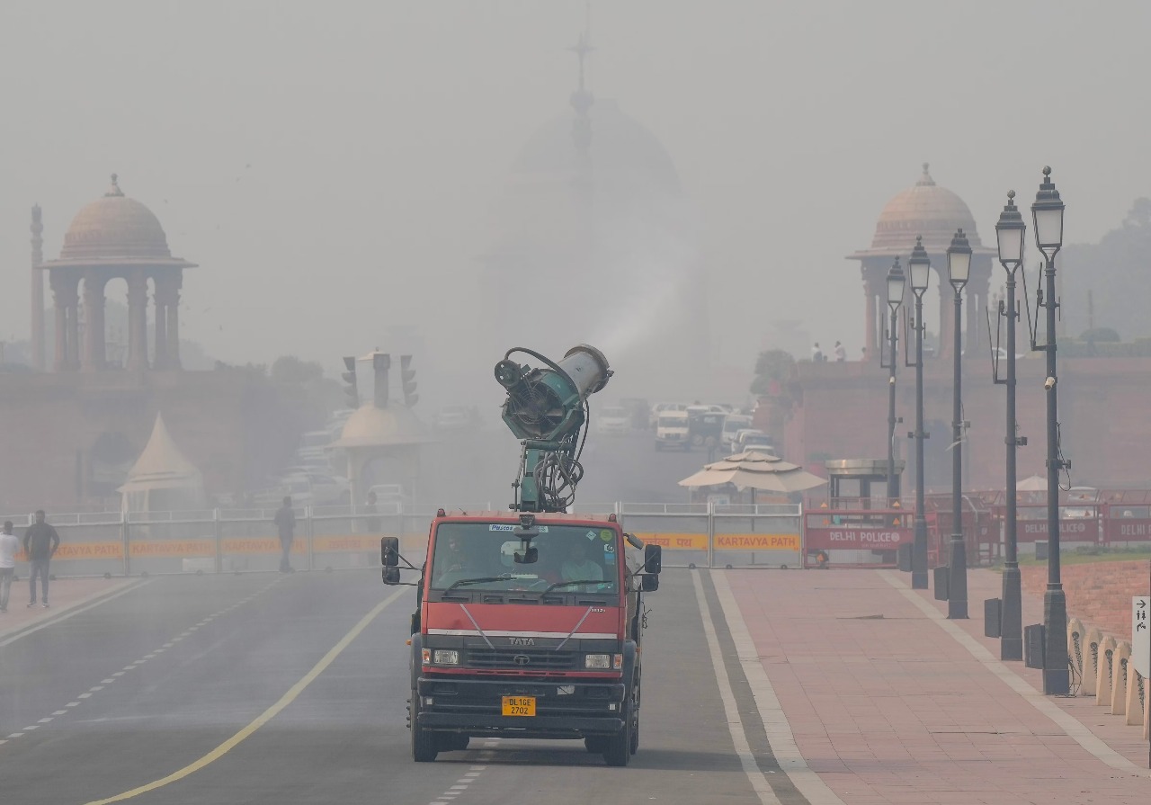 Delhi Under Smog Siege: Toxic Air Blankets City for Second Straight Day