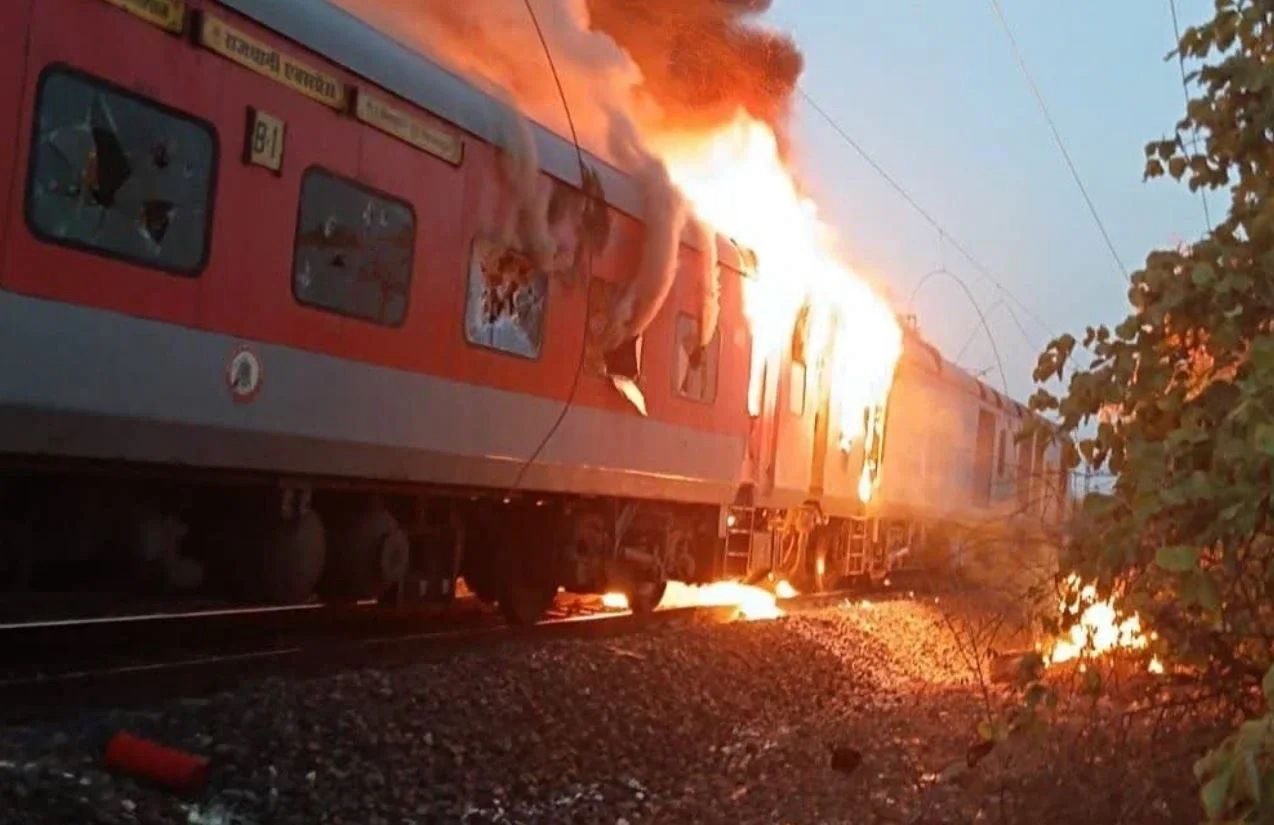 Rajdhani Scare Near Ratlam, Quick Action Saves 68 As Blaze Guts Ac Coach