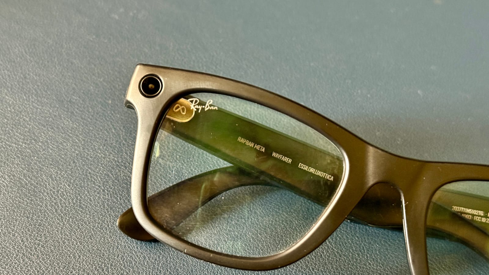 Style Meets Intelligence: Ray-Ban Meta Wayfarer RW4008 Redefines Smart Eyewear Experience