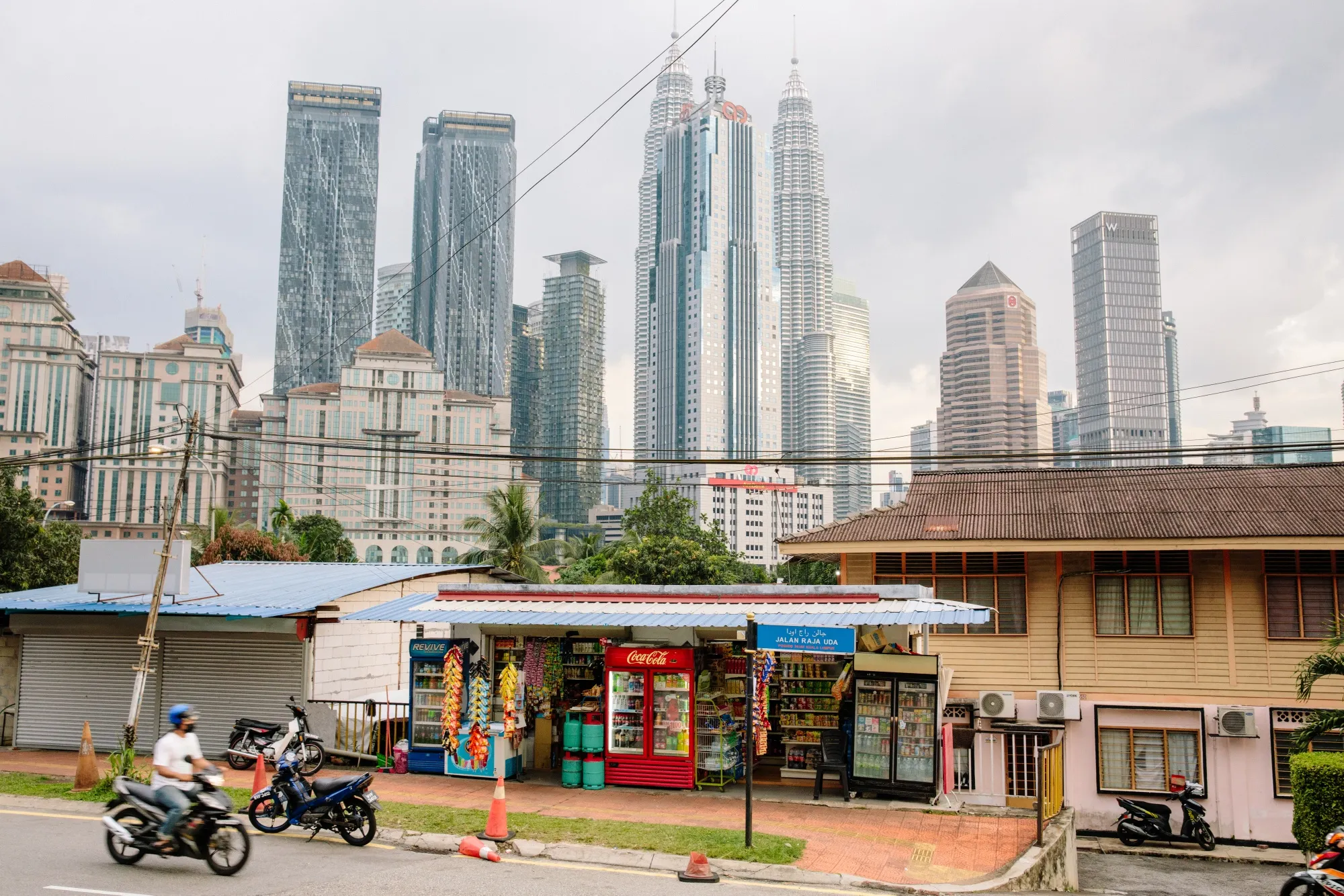 Malaysia Targets 5%+ Growth in 2025, Defying Global Headwinds