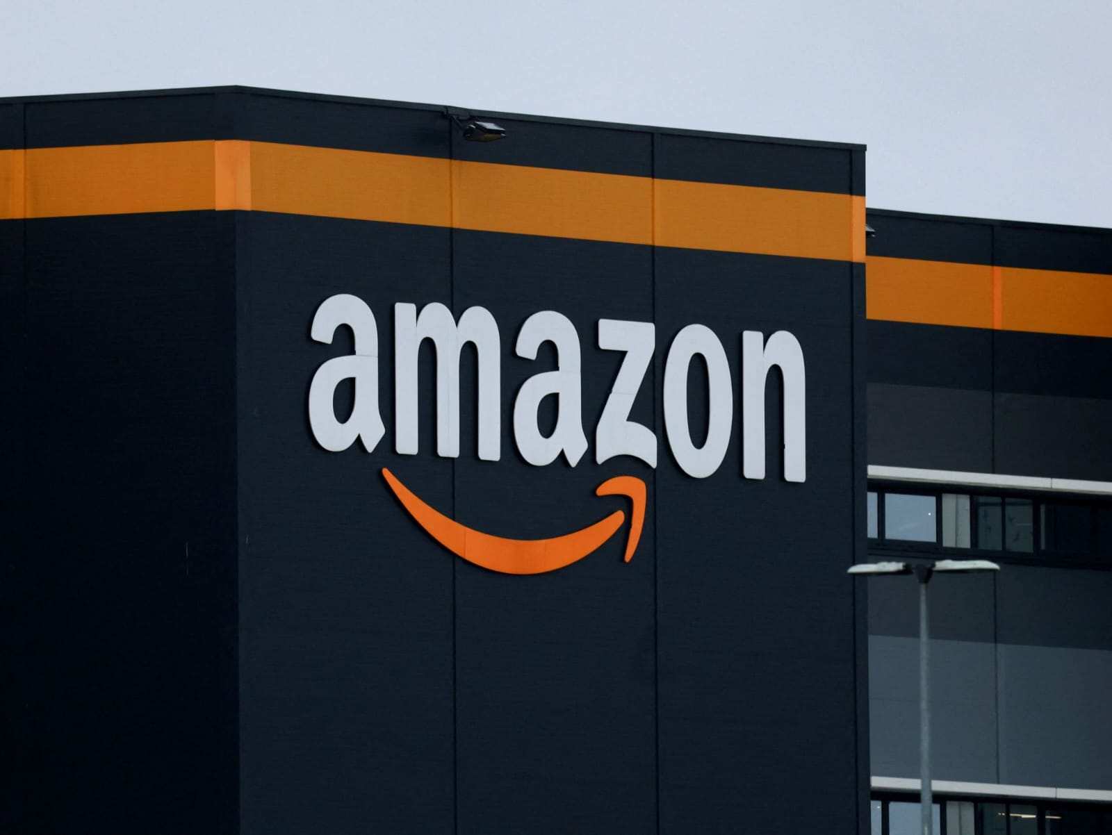 Amazon’s Historic Slide: Shares Hit Nine-Month Low After 10-Day Losing Streak