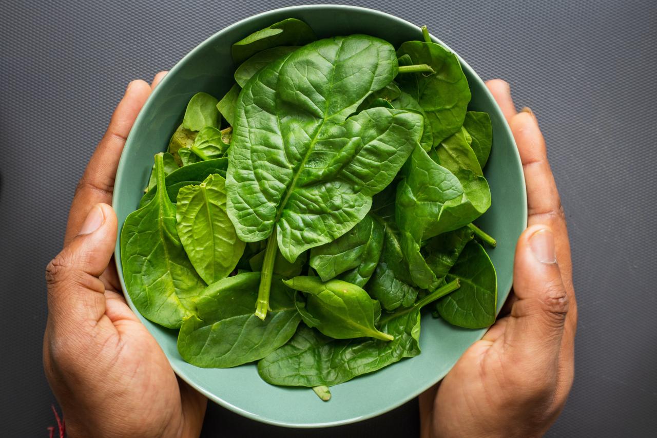 Smog-Proof Your System: 5 Everyday Foods to Detox and Defend Against Delhi’s Pollution