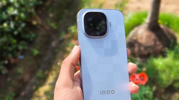 iQOO 15R Launched In India With Snapdragon 8 Gen 5 And 7600mAh Battery