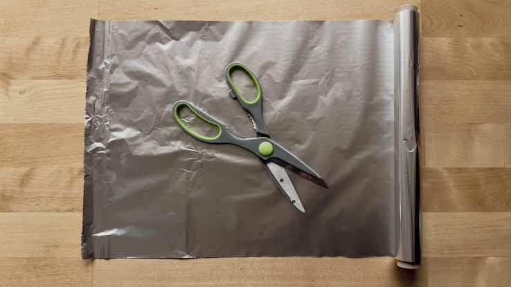 Snip Smart: The Aluminium Foil Hack That Sharpens Scissors in Seconds