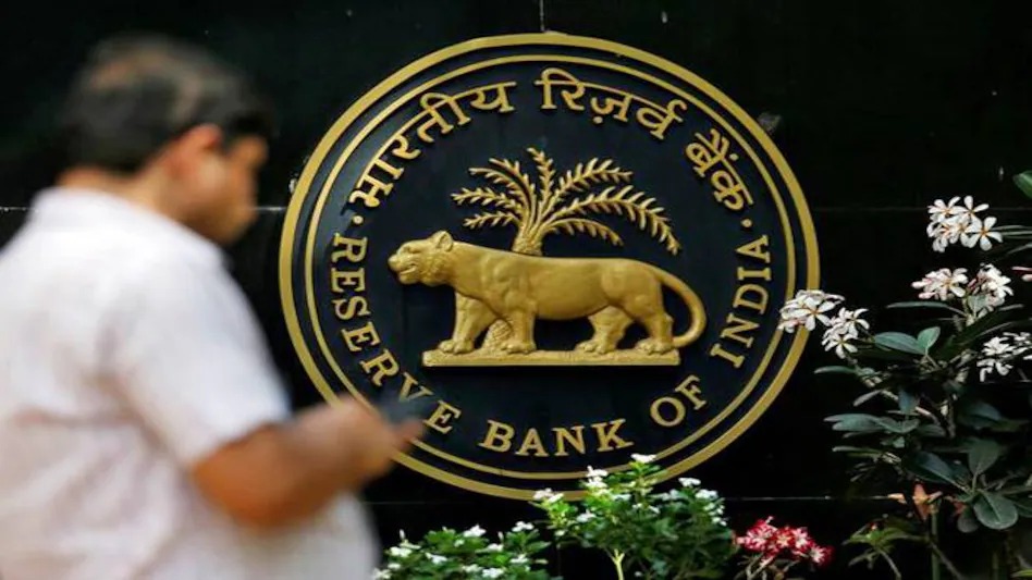 RBI Governor Warns of Global Risks While Maintaining Policy Flexibility