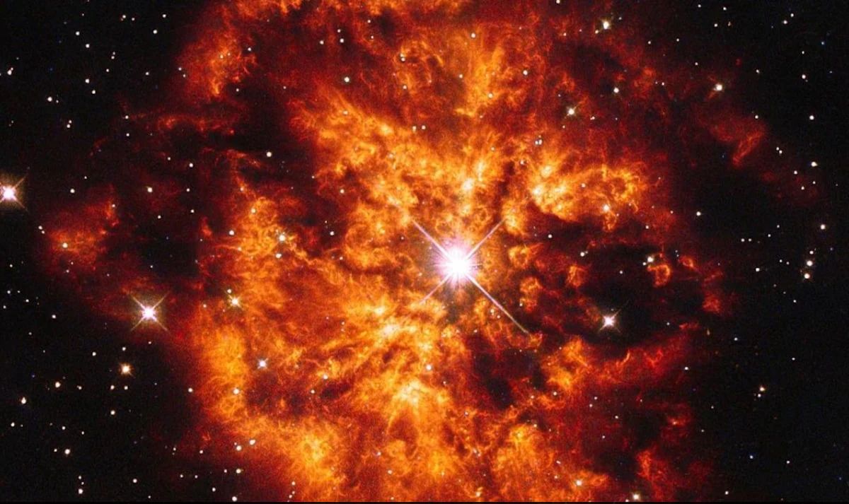 Hubble Captures Rare Cosmic Couple: Wolf-Rayet Star and Nebula in Stunning Detail