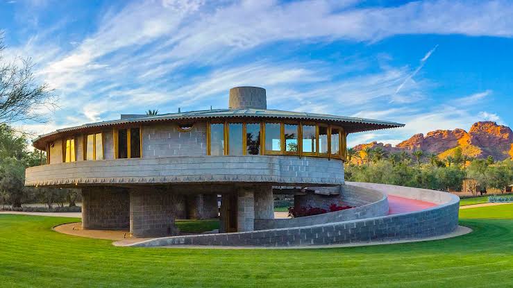 Glass, Controversy, and $800 a Night: Wright's Posthumous Masterpiece