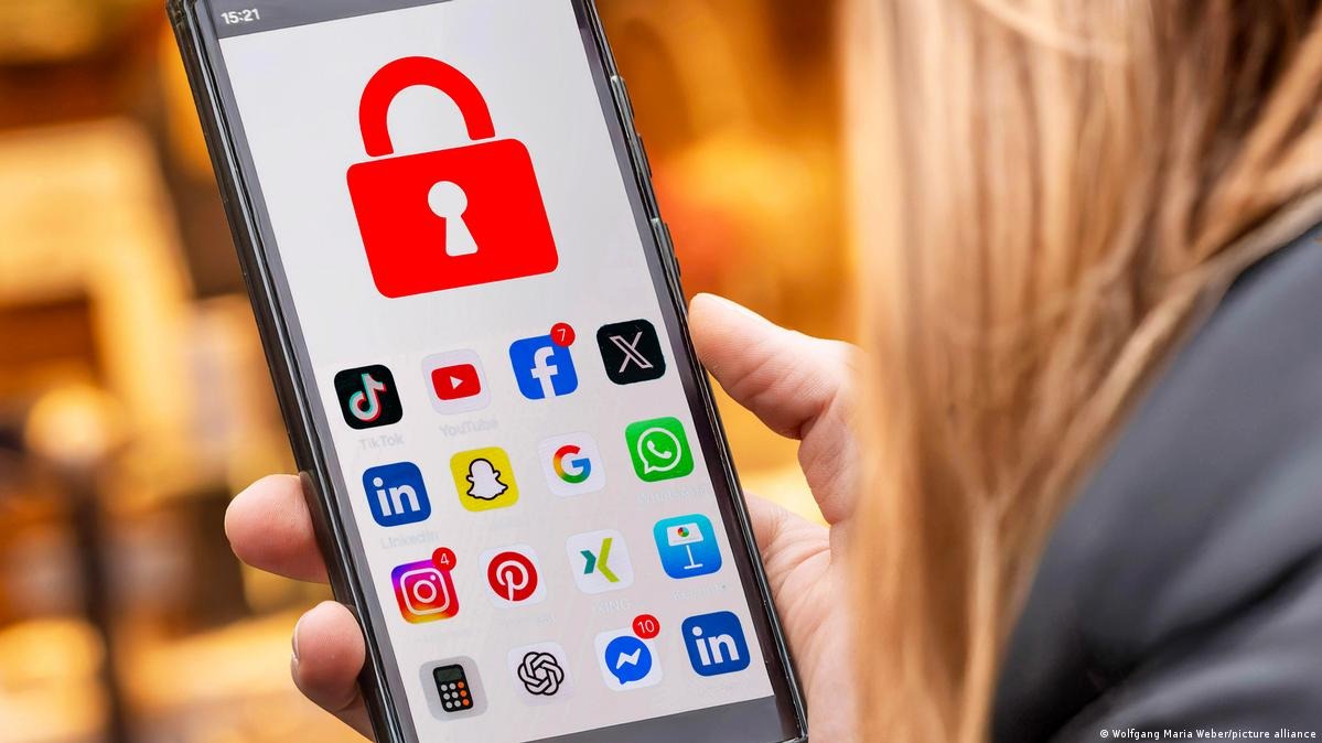 France Moves To Ban Social Media For Children Under 15; India Signals Support