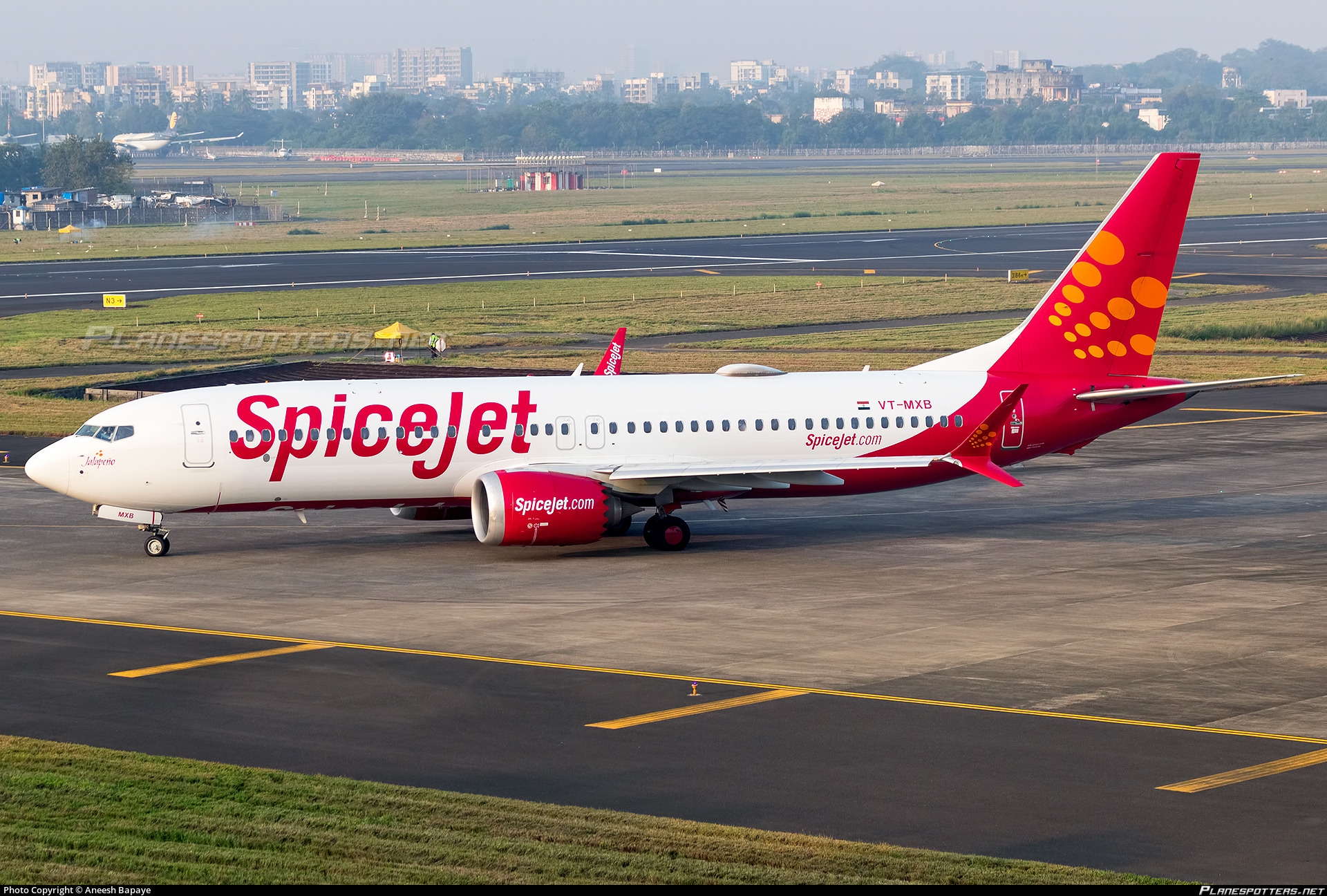 SpiceJet to Reintroduce 10 Grounded Aircraft, Including Four Boeing 737 MAX, by Mid-April 2025