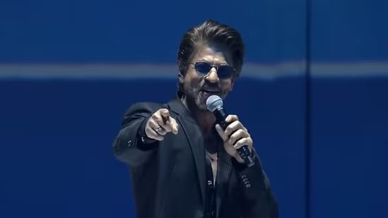 King Khan Connects: SRK’s Latest Fan Moments Go Viral