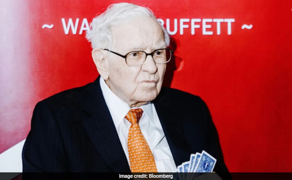 Warren Buffett’s Christmas Tradition Offers A Smart Gift Hack