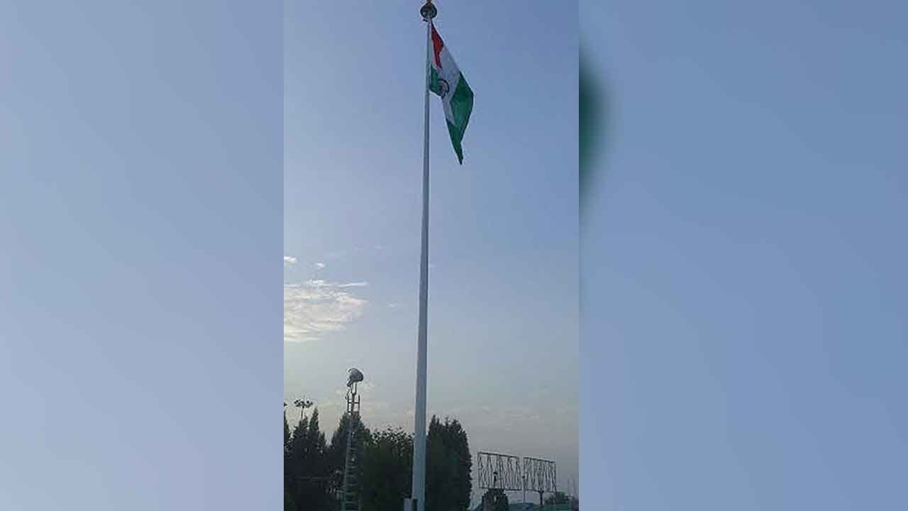 Tricolour Takes Flight: Srinagar Airport’s Giant Flag Stirs Patriotism and Pride
