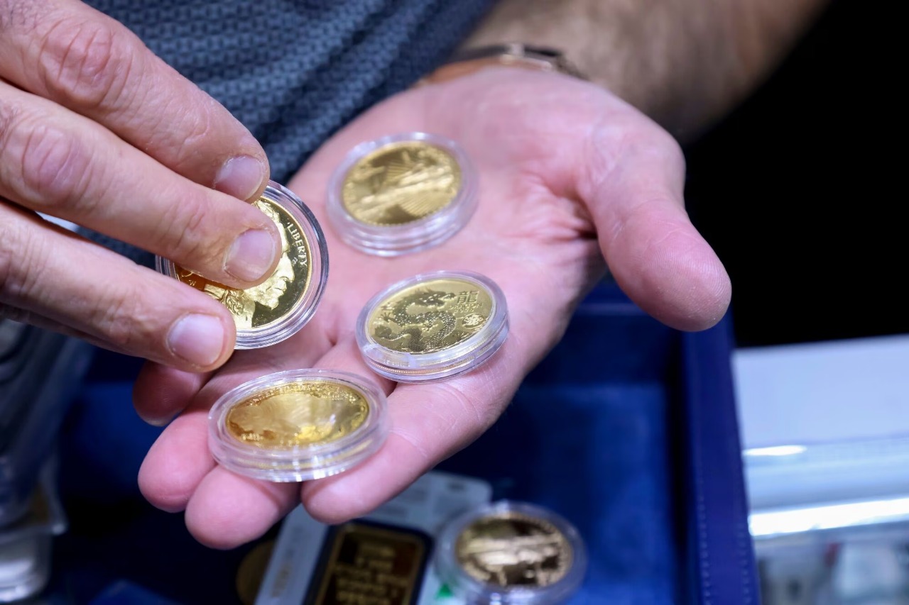 Bullion Over Bling: Dhanteras Shoppers Choose Coins And Bars Over Jewellery