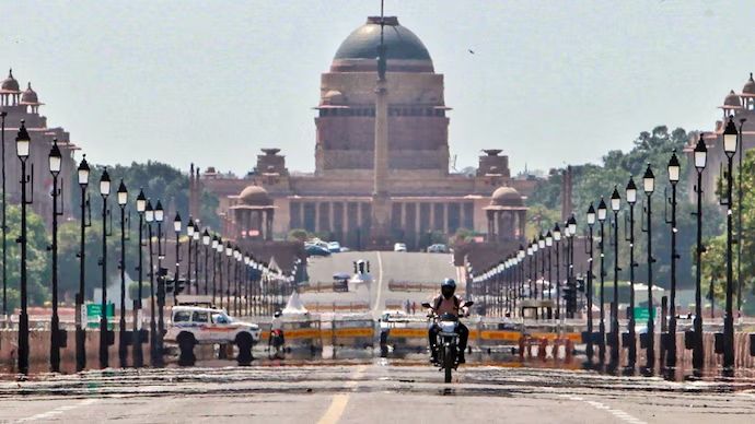 Delhi’s Heat Surge: Temperatures Top 41°C