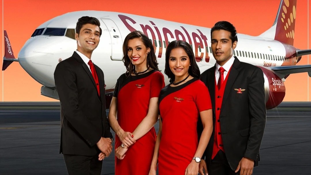Cabin Crew Cash-In: SpiceJet Flight Attendants Earn Up to ₹10 Lakh in 2025 Amid Aviation Boom