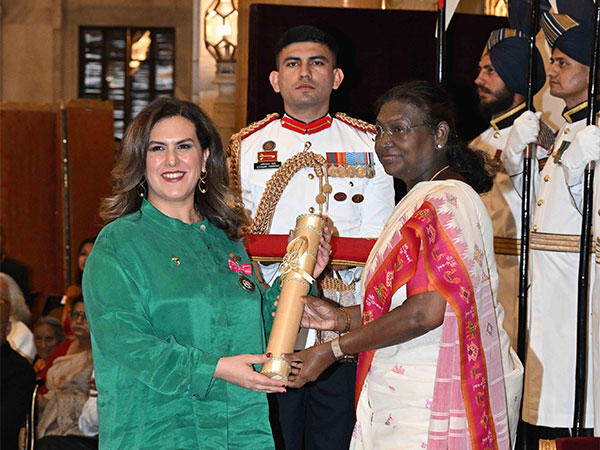 President Murmu Awards Kuwaiti Yoga Legend Padma Shri for Uniting Cultures