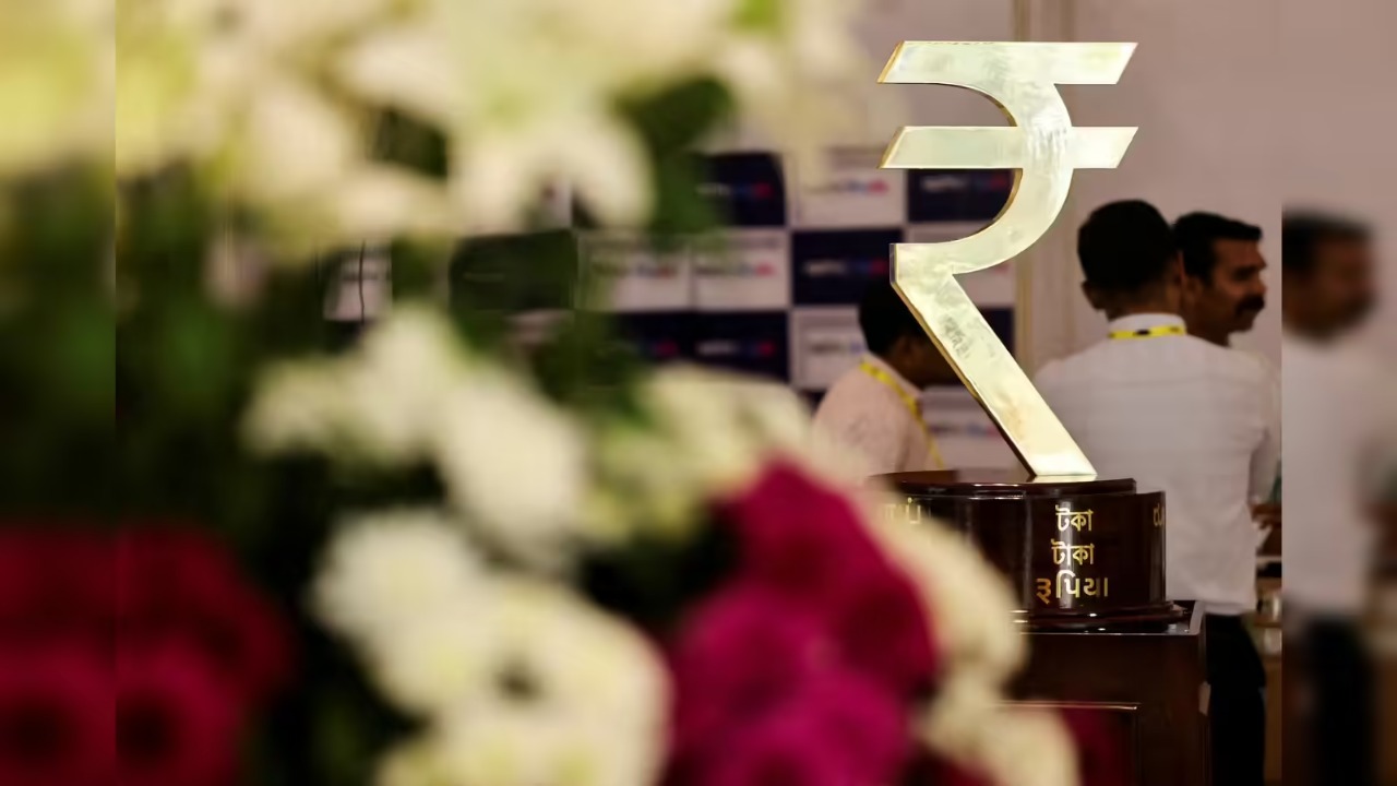 Rupee Holds Steady at 85.47/USD as RBI Liquidity Signals Calm Waters