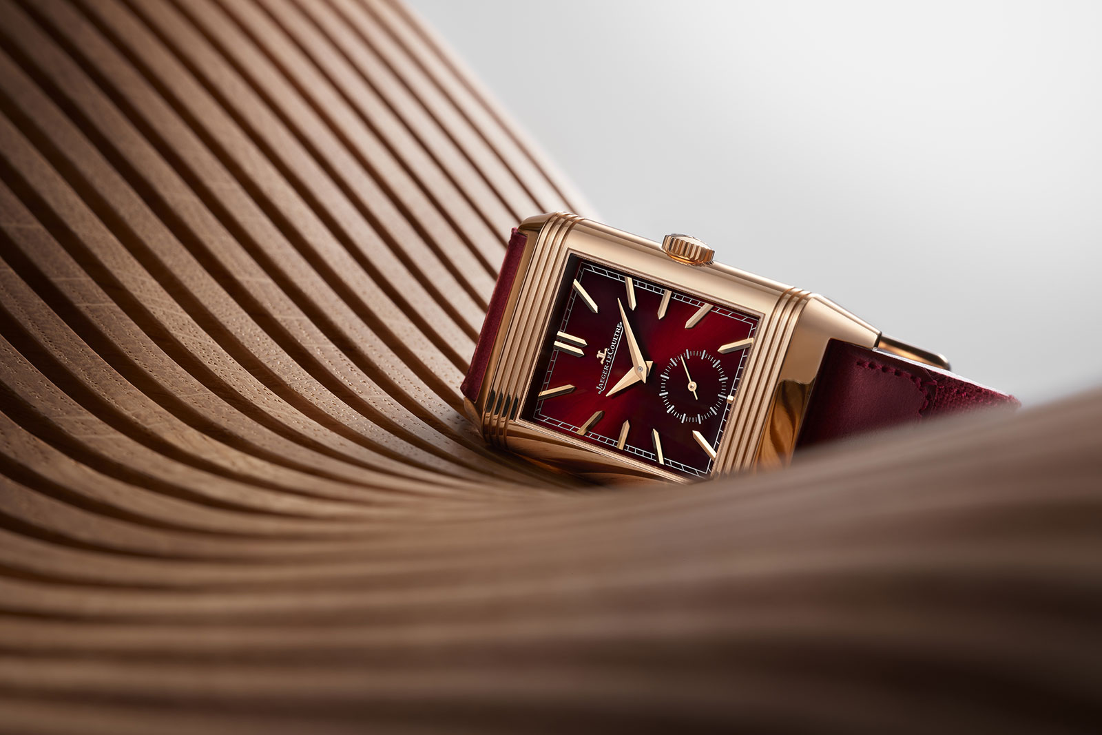 Jaeger-LeCoultre Unveils Reverso Tribute Duoface Small Seconds: A Timeless Blend of Elegance and Innovation