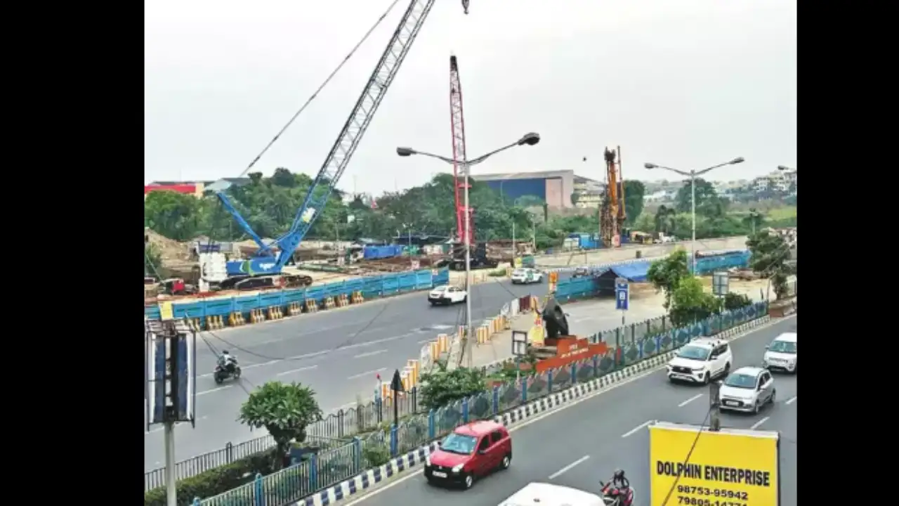 Airport Corridor Of Kolkata Metro Gridlocked Due To Traffic Clearance Issues